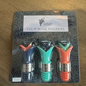 Traveling Vineyard Tulip Wine Pourers Set